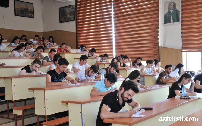 "Tələbələrə imtahan suallarını əzbərləməyə verən universitetlər var"