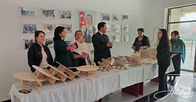Məktəblilərin əl işlərindən ibarət fond-yarmarka təşkil edilib