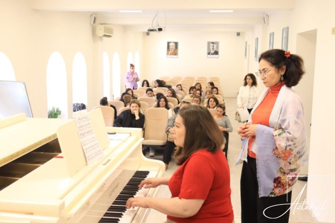 Müəllimlərin attestasiyası ilə bağlı təlimlər başlayıb