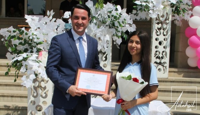 Məktəblərdə “Son zəng” tədbirləri keçirilib