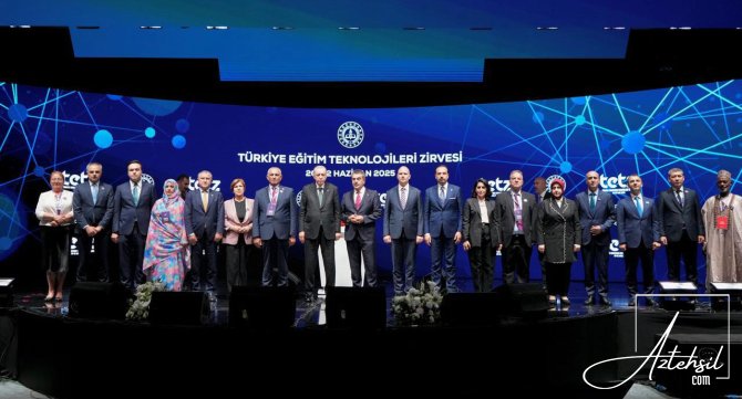 Nazir müavini Beynəlxalq Təhsil Texnologiyaları Sammitində iştirak edir