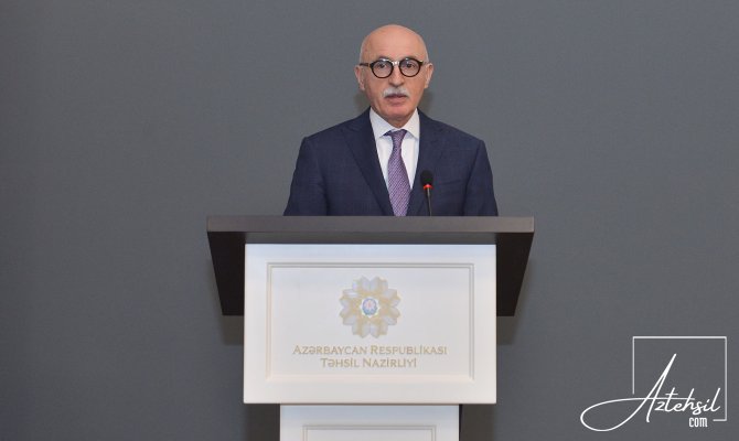 Müəllimlərin fəaliyyəti bilik verməklə kifayətlənməməlidir