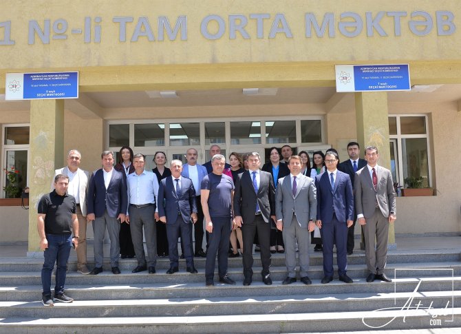 RƏSMİLƏR sertifikatlaşdırma imtahanını izləyiblər