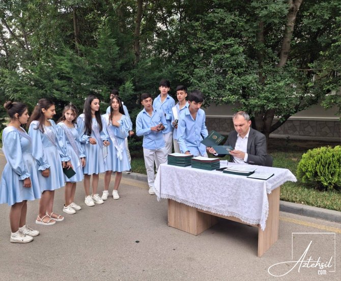 Liseyin məzunlarına attestatlar təqdim olunub