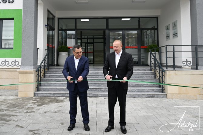 Prezidentlər məktəb açılışında