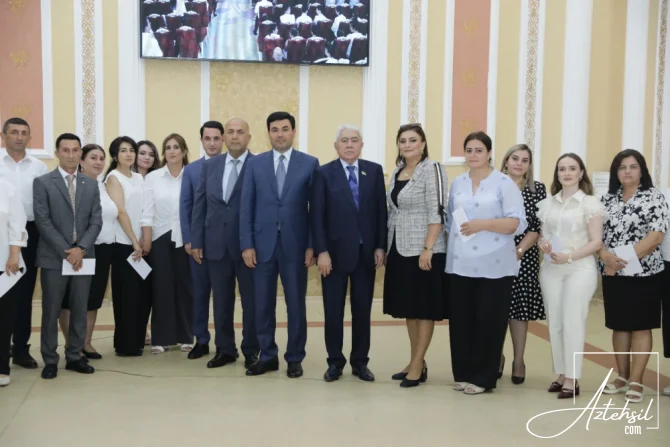 Xaçmazda qabaqcıl müəllimlər və əlaçı şagirdlər MÜKAFATLANDIRILIB