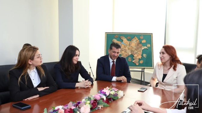 Komitə sədri "Azərbaycan müəllimi" milli müsabiqəsində MÜKAFATLANDIRIB