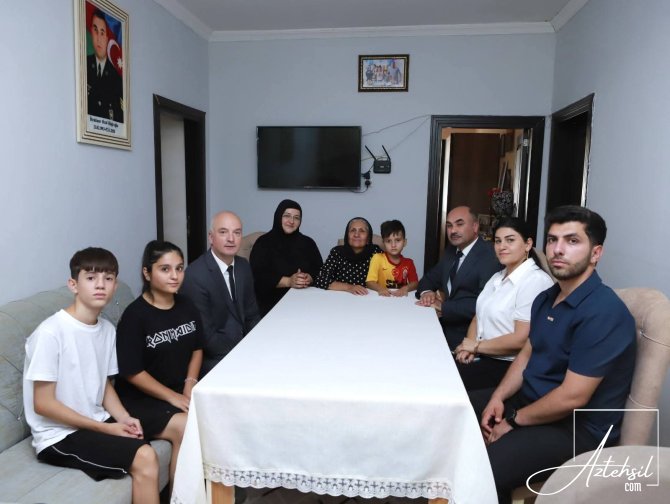 Təhsil naziri tələbə adını qazanan şəhid övladı ilə görüşüb