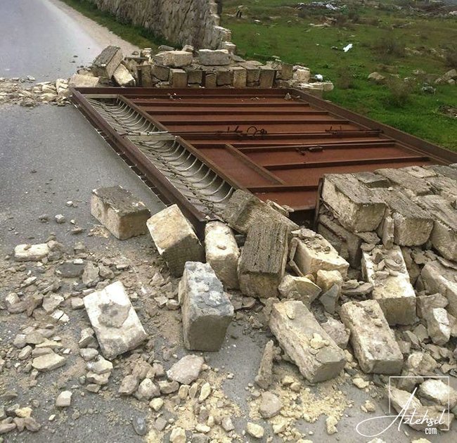 Külək 20 nömrəli məktəb-liseyin darvazasını aşırıb