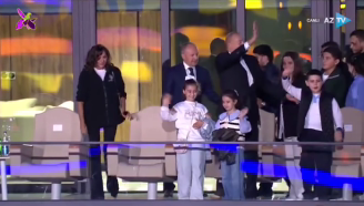 Prezidentlə xanımı zala Nilay və Xədicə ilə gəliblər