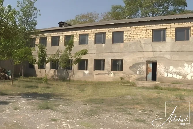 Qəzalı məktəblərin sayı azaldılıb