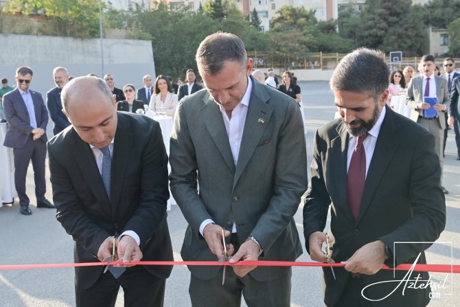 Nazir futbol meydançasının açılış mərasimində iştirak edib