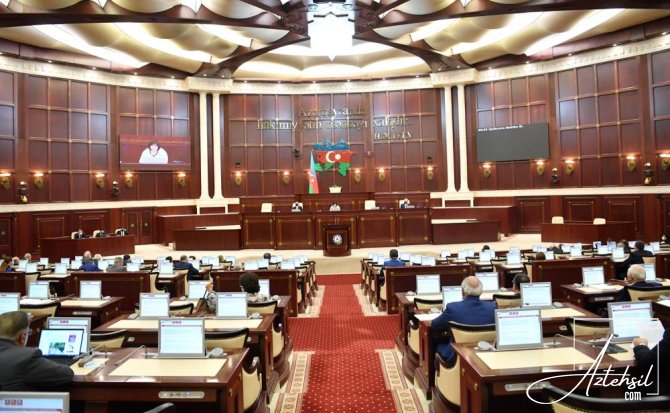 Milli Məclisdə dərsliklərlə bağlı müzakirələr aparılacaq