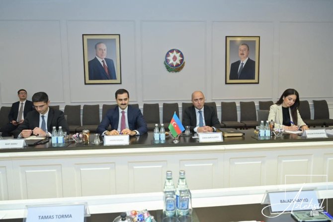 Nazir Macarıstan mədəniyyət naziri Balazs Hanko ilə görüşüb