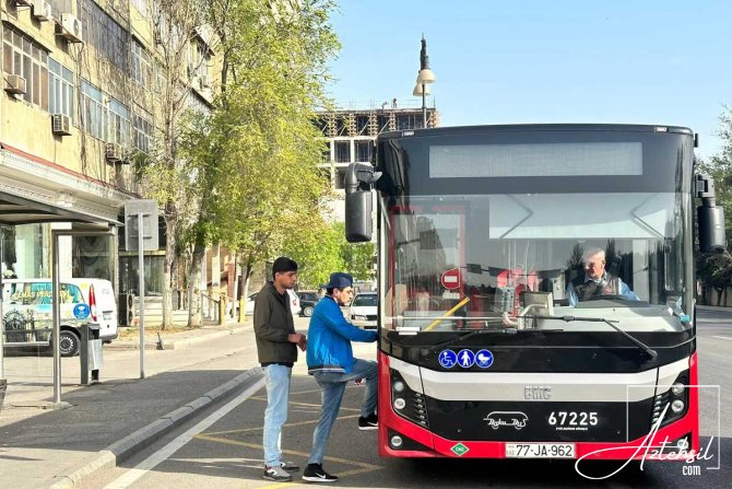 Məktəb avtobusları avtobus zolaqlarına daxil ola biləcək?