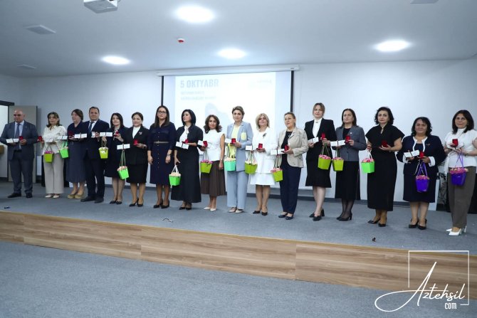 Təhsil işçiləri təltif edilib