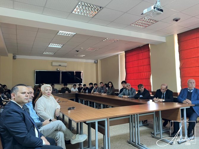 AzMİU tələbələri Qazaxıstan təcrübəsini öyrəniblər