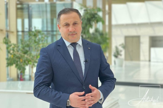 “Riyaziyyat mürəkkəb izah olunur"