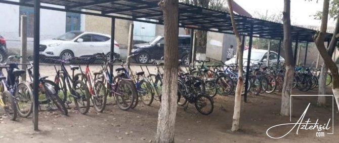 Bu kənddə şagirdlər məktəbə velosipedlə GEDİR