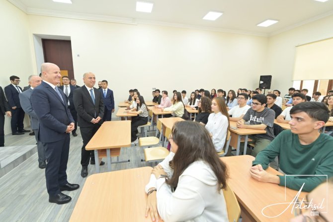 Emin Əmrullayev və Erol Özvar Türkiyə–Azərbaycan Universitetində tələbələrlə görüşüblər